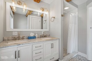 Hair dryer, towels - NEW 2026! SS Boothbay: Renovated Historic Waterfront Home with Private Dock, AC & Walk to Town (Boothbay Harbor)