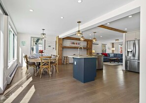 Interior - Discover SS Boothbay: a spacious 4-bedroom house in picturesque Boothbay Harbor, ME. (Boothbay Harbor)