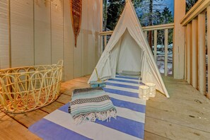 Terrace/patio - Wooded Tahoe Retreat | Minutes to Kings Beach (Kings Beach)
