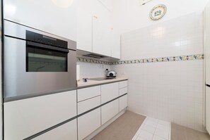 Refrigerador, microondas, horno y lavavajillas 