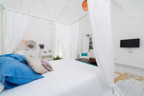 4 bedrooms, in-room safe, iron/ironing board, travel cot