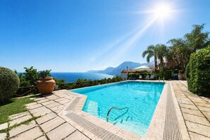 Piscina all'aperto