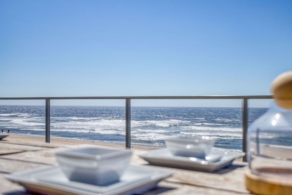 Property grounds - Captain's Quarters on Jetty~Hot Tub/Oceanfront with Beach Access (Lincoln City)