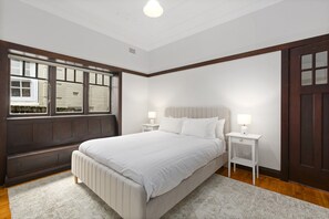 Apartment | 2 bedrooms, laptop workspace, bed sheets - Relaxing Stay Near Fairlight's Scenic Spots (Sydney)