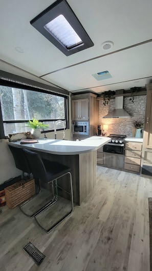 Mikroaaltouuni, uuni, liesi