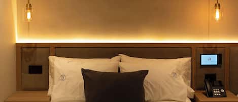Deluxe Double Room | In-room safe, iron/ironing board, free WiFi