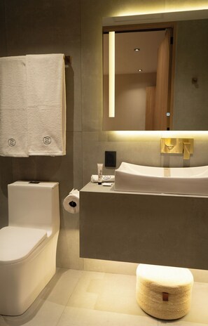 Deluxe Double Room | Bathroom - Punto Suites Periférico Sur (Mexico City)