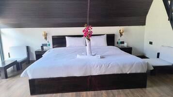 Superior-Doppel- oder -Zweibettzimmer | Laptopgeeigneter Arbeitsplatz, Verdunkelungsvorhänge, kostenloses WLAN