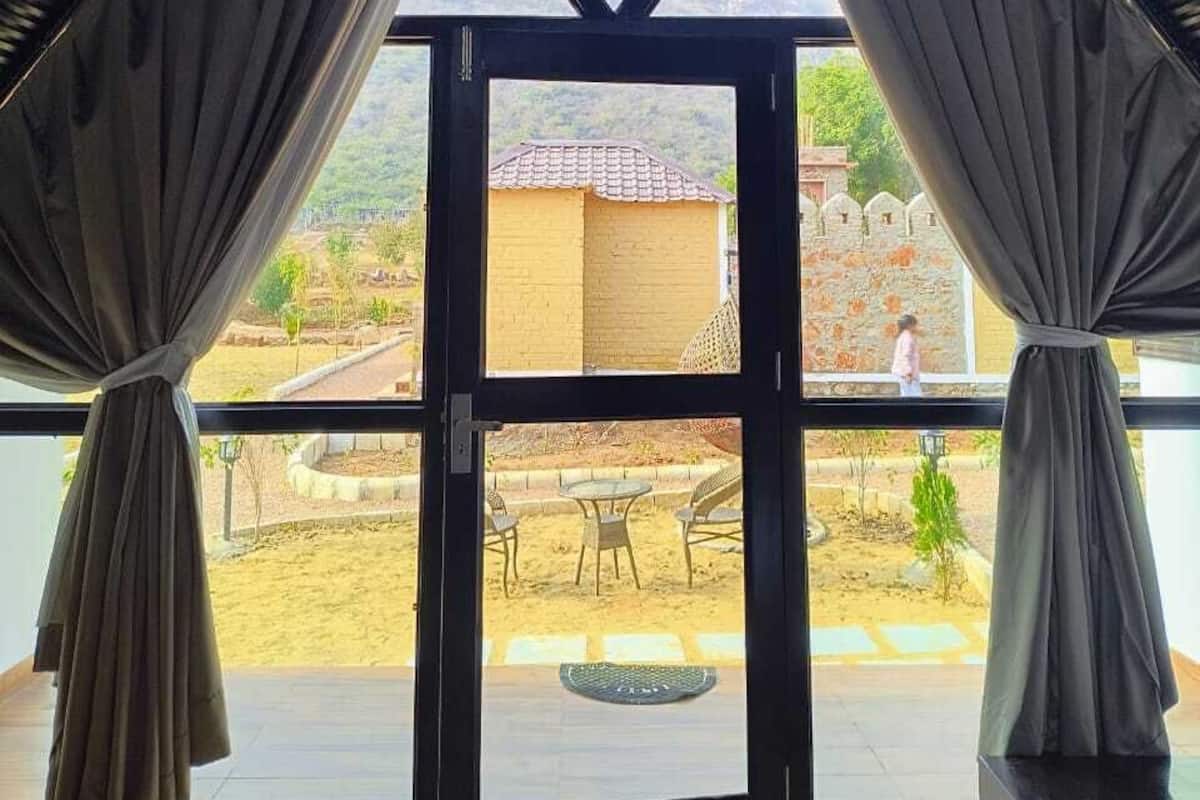 高級雙人或雙床房 | 手提電腦工作空間、遮光窗簾/窗簾、免費 Wi-Fi