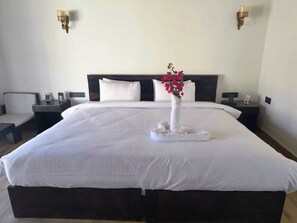 Superior-Doppel- oder -Zweibettzimmer | Laptopgeeigneter Arbeitsplatz, Verdunkelungsvorhänge, kostenloses WLAN