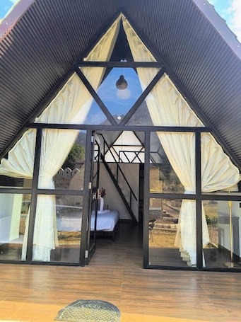 Chambre Supérieure Double ou avec lits jumeaux | Espace de travail pour ordinateur portable, rideaux occultants. THE RiYASAT SARISKA
