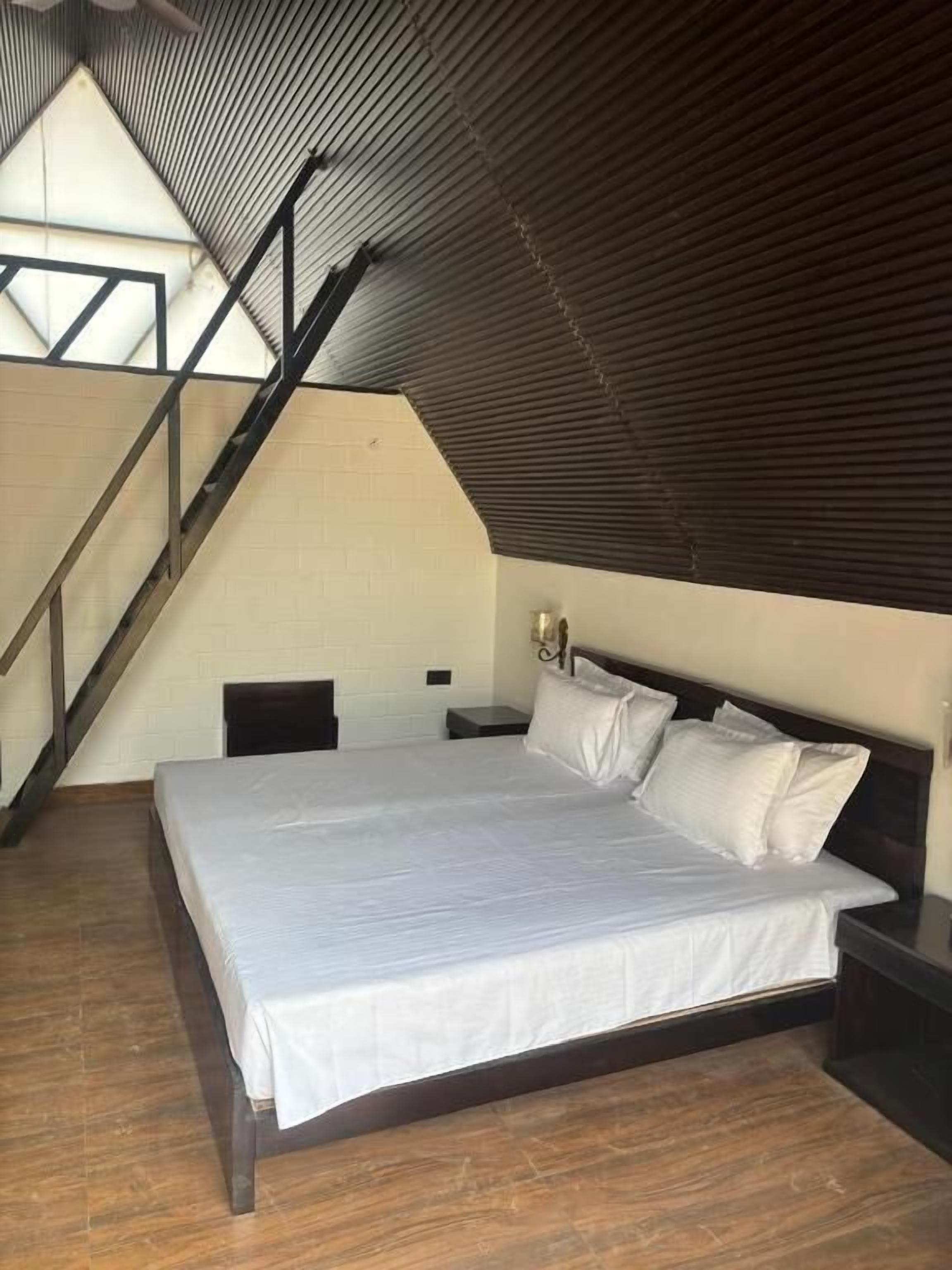 笔记本电脑工作区、遮光窗帘、免费 WiFi