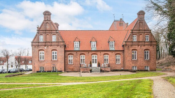 A large, historic brick building with symmetrical architecture, featuring multiple windows and a central entrance. - 4 Star Holiday Home in Skanderborg (Skanderborg)