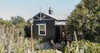 Osborn Retreat - Cosy Cottage & Magical Garden