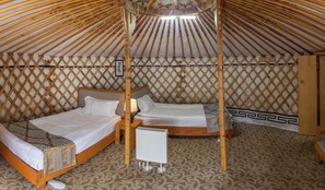 Camera Comfort con letto matrimoniale o 2 letti singoli | Una scrivania