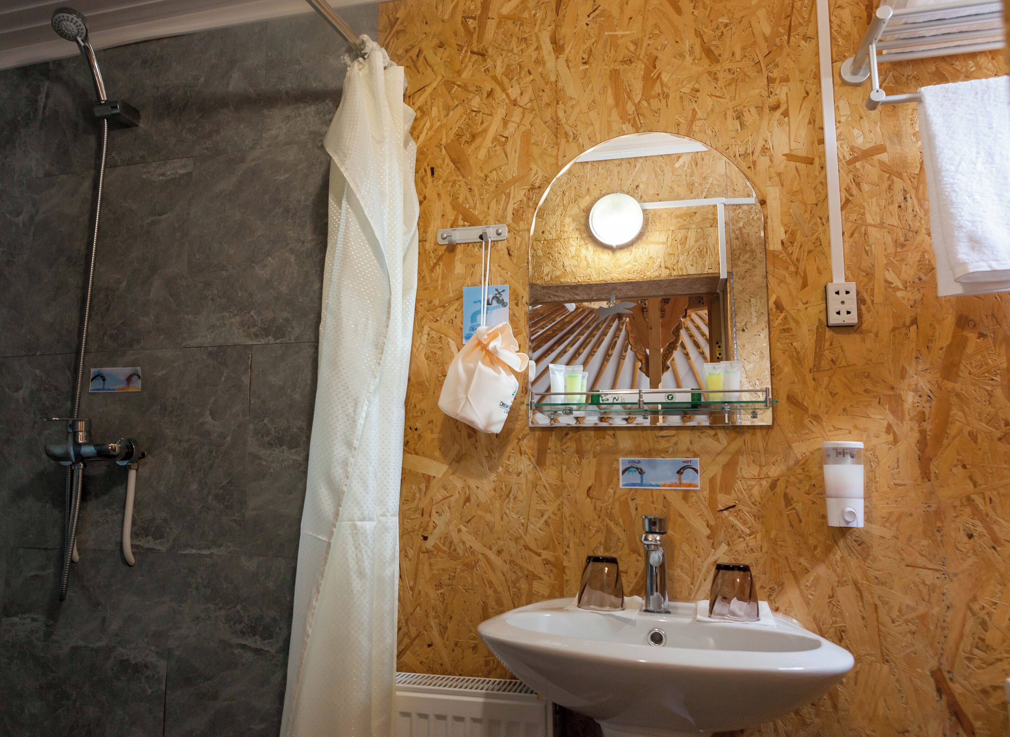 Comfort Double or Twin Room | Bathroom | Shower, free toiletries, hair dryer, towels