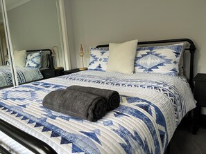 3 chambres, fer et planche à repasser, Wi-Fi, draps fournis