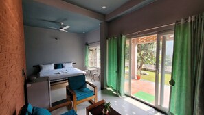 Deluxe Double Room | Free WiFi - Hotel The Gold by Yatrik Hotels (Amritpur)