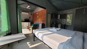 Deluxe Double Room | Free WiFi - Hotel The Gold by Yatrik Hotels (Amritpur)