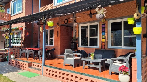 Outdoor dining - Hotel The Gold by Yatrik Hotels (Amritpur)