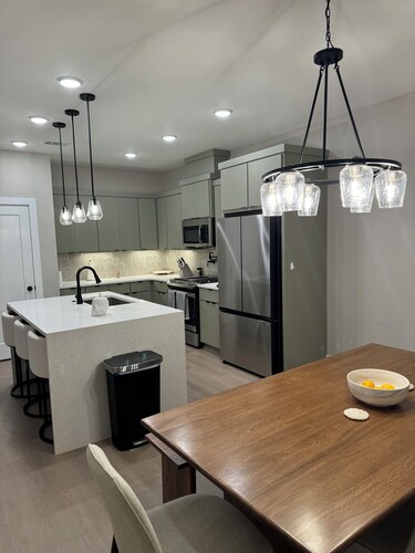 Modern 4-bedroom house for Masters Week