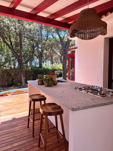 Charm and tranquility under the maritime pines, stone's throw from the beach