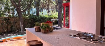 Charm and tranquility under the maritime pines, stone's throw from the beach