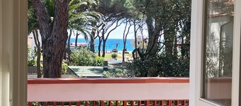 Charm and tranquility under the maritime pines, stone's throw from the beach