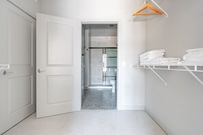 Interior - Blueground | Chevy Chase, rooftop, nr Glenview Park (Chevy Chase)