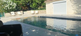 Cocoon in Provence near the Marcel Pagnol trails and Marseille center