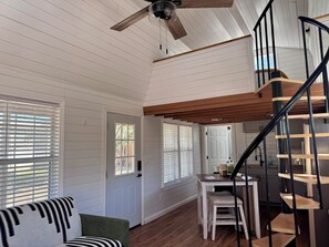 Living area - Cute Barn Guesthouse with Upstairs Loft (San Antonio)