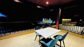 Family Quadruple Room | Outdoor dining