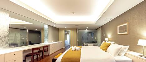 Apartment, 5 Bedrooms, City View