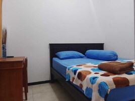 Quarto básico | Escrivaninha, Wi-Fi de cortesia