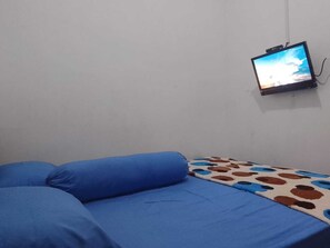 Basic Room | Desk, free WiFi - Griya Sarah Backpacker Homestay by Bias (Batu)