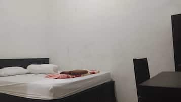 Camera Basic | Una scrivania, Wi-Fi gratuito