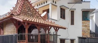 Griya Sarah Backpacker Homestay by Bias