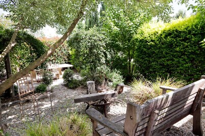 Spacious 4-bed Home in Central Tenterfield