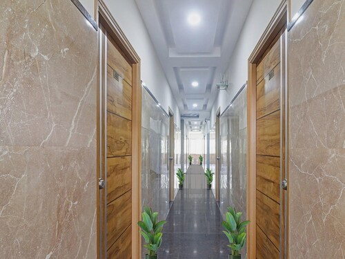 Townhouse Financial District Gachibowli Formerly Srinika Inn