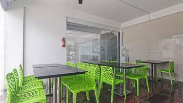 House | Outdoor dining