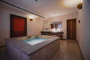 Signature Suite, Mountain View | Bathroom | Shower, rainfall showerhead, free toiletries, hair dryer - Emeishan XiaoshanQing Luxury Resort (Leshan)