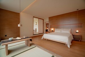 Family Suite, Mountain View | Desk, free WiFi, bed sheets