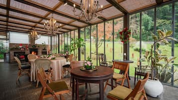 Standard Double Room, Mountain View | Dining