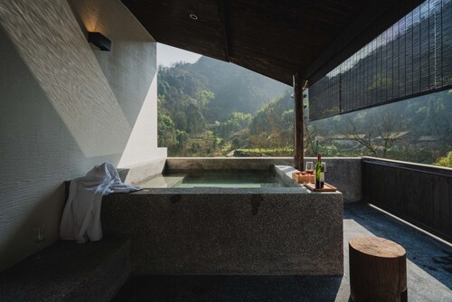 Emeishan XiaoshanQing Luxury Resort