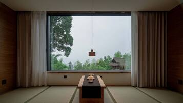 Suite Keluarga, pemandangan gunung | Meja kerja, Wi-Fi gratis, dan seprai linen