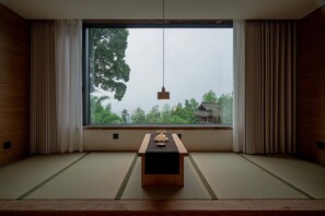 Family Suite, Mountain View | Desk, free WiFi, bed sheets - Emeishan XiaoshanQing Luxury Resort (Leshan)