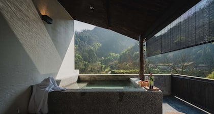 Emeishan XiaoshanQing Luxury Resort