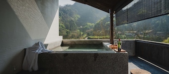 Emeishan XiaoshanQing Luxury Resort