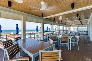 Outdoor dining - New Listing! Lost Key Private Beach Club| 2 Swimming pools| Free Golf| Tennis| Bikes (Pensacola)