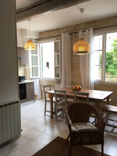 Maison de charme en pierres avec garage
- Cœur historiqueUzès